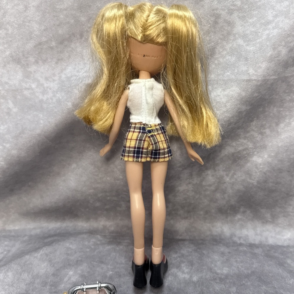 Vintage Bratz Chloe RARE Doll 2001 with Pink Fuzzy Y2K Phone & 2 Silver Brushes - Picture 5 of 16